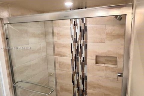 Снять в аренду кондоминиум в Форт-Лодердейл, Флорида 2 спальни, 106.28м2, № 1988235 - фото 11