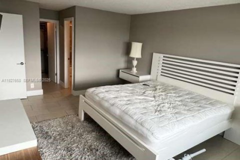 Снять в аренду кондоминиум в Форт-Лодердейл, Флорида 2 спальни, 106.28м2, № 1988235 - фото 10