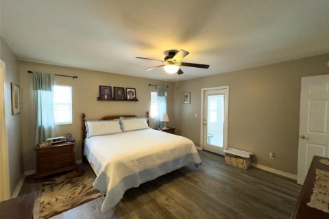 House in Keystone Heights, Florida 3 bedrooms, 197.51 sq.m. № 1634159 - photo 10