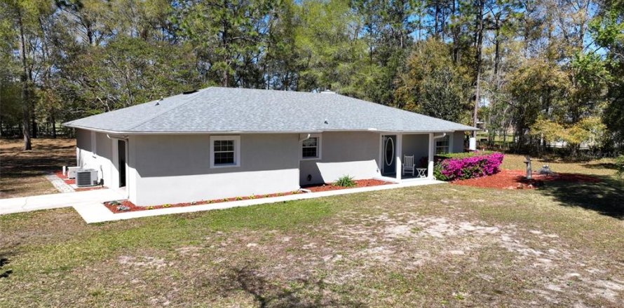 House in Keystone Heights, Florida 3 bedrooms, 197.51 sq.m. № 1634159