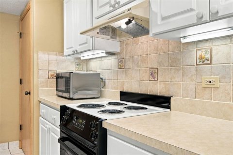 Copropriété à vendre à Palm Harbor, Floride: 2 chambres, 112.41 m2 № 2413954 - photo 11