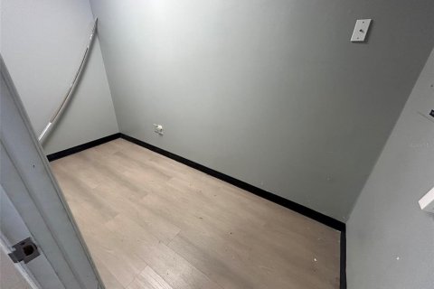 Immobilier commercial à louer à Orlando, Floride: 3271.09 m2 № 2167012 - photo 10