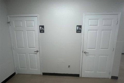 Immobilier commercial à louer à Orlando, Floride: 3271.09 m2 № 2167012 - photo 9