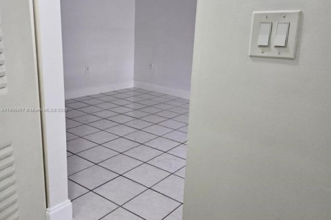 Touwnhouse à vendre à Miami, Floride: 3 chambres, 126.35 m2 № 1964584 - photo 7
