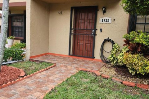 Touwnhouse à vendre à Miami, Floride: 3 chambres, 126.35 m2 № 1964584 - photo 1