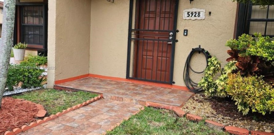 Touwnhouse à Miami, Floride 3 chambres, 126.35 m2 № 1964584