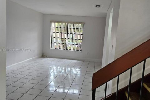 Touwnhouse à vendre à Miami, Floride: 3 chambres, 126.35 m2 № 1964584 - photo 12