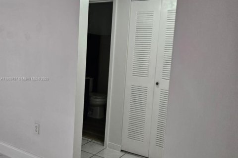 Touwnhouse à vendre à Miami, Floride: 3 chambres, 126.35 m2 № 1964584 - photo 13