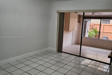 Touwnhouse à vendre à Miami, Floride: 3 chambres, 126.35 m2 № 1964584 - photo 9