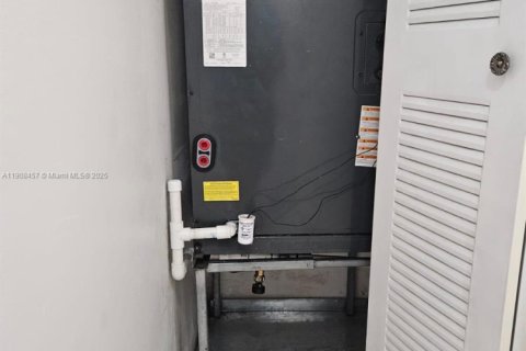 Touwnhouse à vendre à Miami, Floride: 3 chambres, 126.35 m2 № 1964584 - photo 2