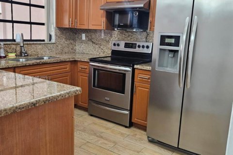 Touwnhouse à vendre à Miami, Floride: 3 chambres, 126.35 m2 № 1964584 - photo 10