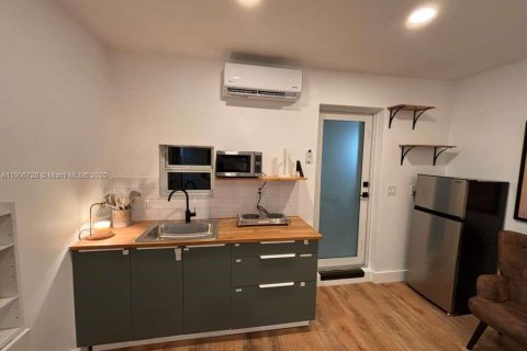 Снять в аренду коммерческую недвижимость в Майами, Флорида 1 спальня, № 1985717 - фото 11