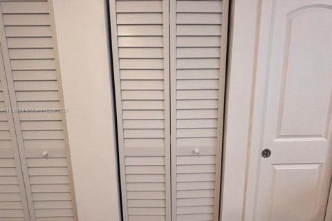 Снять в аренду коммерческую недвижимость в Майами, Флорида 1 спальня, № 1985717 - фото 14