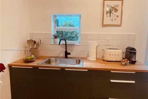 Снять в аренду коммерческую недвижимость в Майами, Флорида 1 спальня, № 1985717 - фото 6