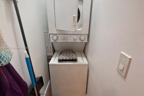 Снять в аренду коммерческую недвижимость в Майами, Флорида 1 спальня, № 1985717 - фото 13