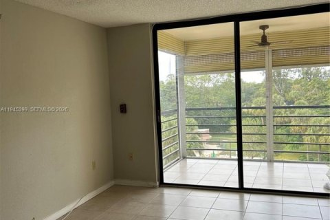 Снять в аренду кондоминиум в Пемброк-Пайнс, Флорида 2 спальни, 91.04м2, № 2002408 - фото 4