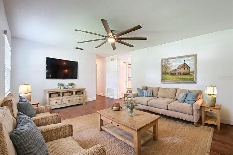 House in Mount Dora, Florida 3 bedrooms, 101.54 sq.m. № 1919586 - photo 7