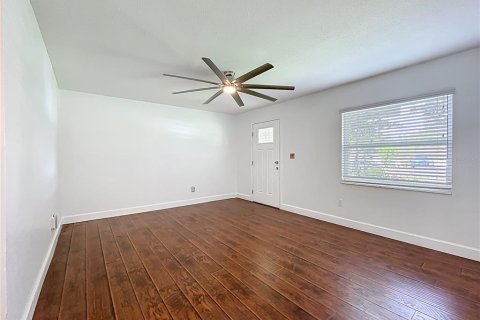 House in Mount Dora, Florida 3 bedrooms, 101.54 sq.m. № 1919586 - photo 9