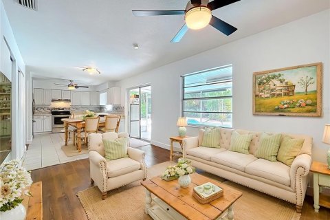 House in Mount Dora, Florida 3 bedrooms, 101.54 sq.m. № 1919586 - photo 19