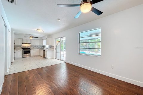 House in Mount Dora, Florida 3 bedrooms, 101.54 sq.m. № 1919586 - photo 20