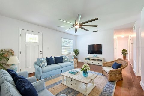 House in Mount Dora, Florida 3 bedrooms, 101.54 sq.m. № 1919586 - photo 11