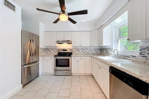 House in Mount Dora, Florida 3 bedrooms, 101.54 sq.m. № 1919586 - photo 12