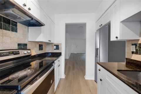 Купить кондоминиум в Бей-Харбор-Айлендс, Флорида 1 спальня, 73.3м2, № 1923155 - фото 12