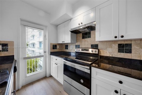 Купить кондоминиум в Бей-Харбор-Айлендс, Флорида 1 спальня, 73.3м2, № 1923155 - фото 11