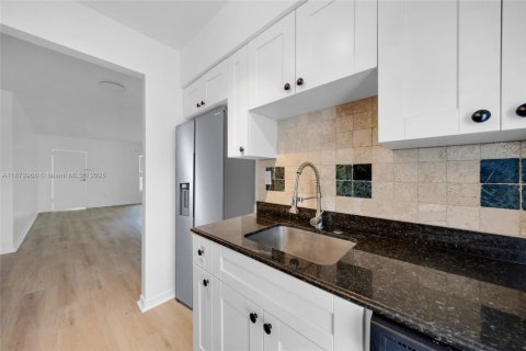 Купить кондоминиум в Бей-Харбор-Айлендс, Флорида 1 спальня, 73.3м2, № 1923155 - фото 13