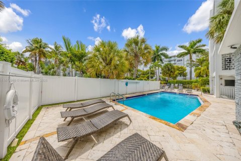 Купить кондоминиум в Бей-Харбор-Айлендс, Флорида 1 спальня, 73.3м2, № 1923155 - фото 25