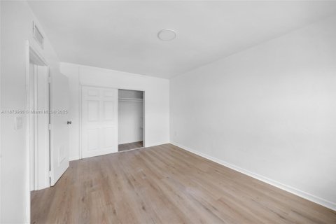 Купить кондоминиум в Бей-Харбор-Айлендс, Флорида 1 спальня, 73.3м2, № 1923155 - фото 21