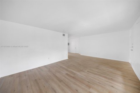 Купить кондоминиум в Бей-Харбор-Айлендс, Флорида 1 спальня, 73.3м2, № 1923155 - фото 5