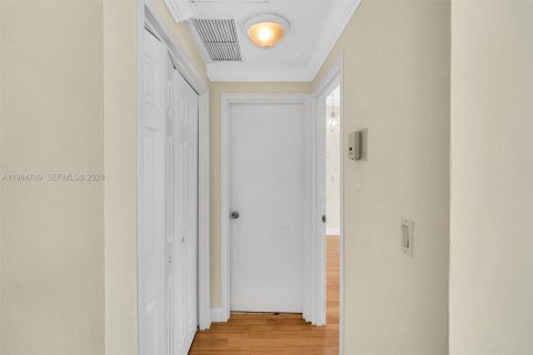 Снять в аренду кондоминиум в Корал-Гейблс, Флорида 1 спальня, 72.46м2, № 2049628 - фото 10