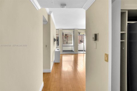 Кондоминиум с 1 спальней в Корал-Гейблс, Флорида № 2049628