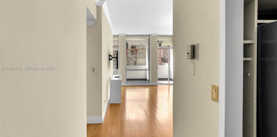 Кондоминиум с 1 спальней в Корал-Гейблс, Флорида № 2049628