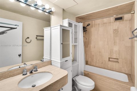 Снять в аренду кондоминиум в Корал-Гейблс, Флорида 1 спальня, 72.46м2, № 2049628 - фото 12