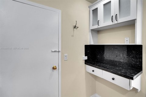 Снять в аренду кондоминиум в Корал-Гейблс, Флорида 1 спальня, 72.46м2, № 2049628 - фото 5