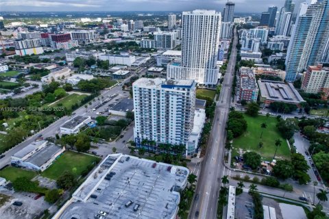 Propiedad comercial en venta en Miami, Florida № 1987749 - foto 21