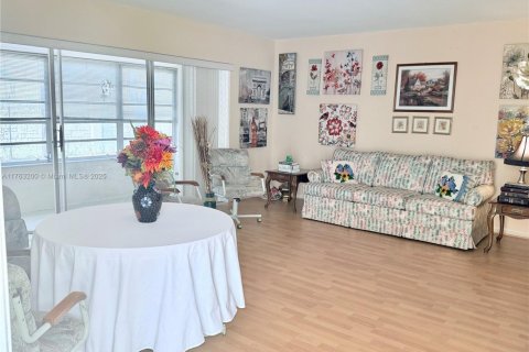 Condominio en venta en Miami, Florida, 1 dormitorio, 86.86 m2 № 1706078 - foto 1