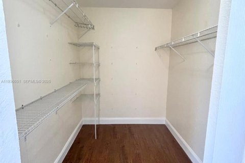 Снять в аренду таунхаус в Майами, Флорида 4 спальни, 154.87м2, № 1994232 - фото 13