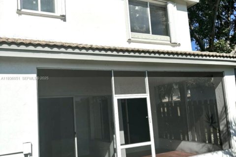 Снять в аренду таунхаус в Майами, Флорида 4 спальни, 154.87м2, № 1994232 - фото 27