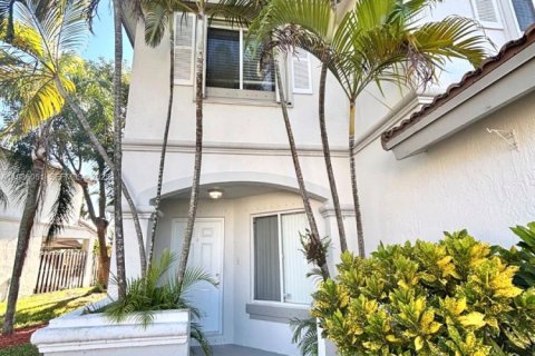 Снять в аренду таунхаус в Майами, Флорида 4 спальни, 154.87м2, № 1994232 - фото 3