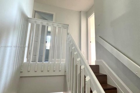 Снять в аренду таунхаус в Майами, Флорида 4 спальни, 154.87м2, № 1994232 - фото 11