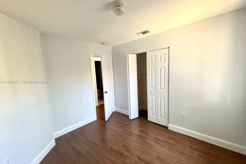 Снять в аренду таунхаус в Майами, Флорида 4 спальни, 154.87м2, № 1994232 - фото 21