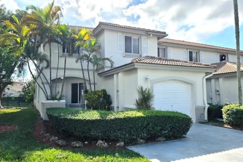 Снять в аренду таунхаус в Майами, Флорида 4 спальни, 154.87м2, № 1994232 - фото 2