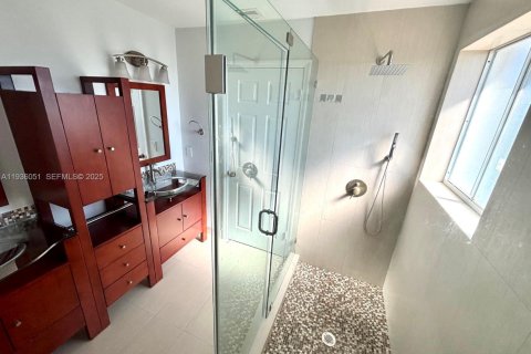 Снять в аренду таунхаус в Майами, Флорида 4 спальни, 154.87м2, № 1994232 - фото 18