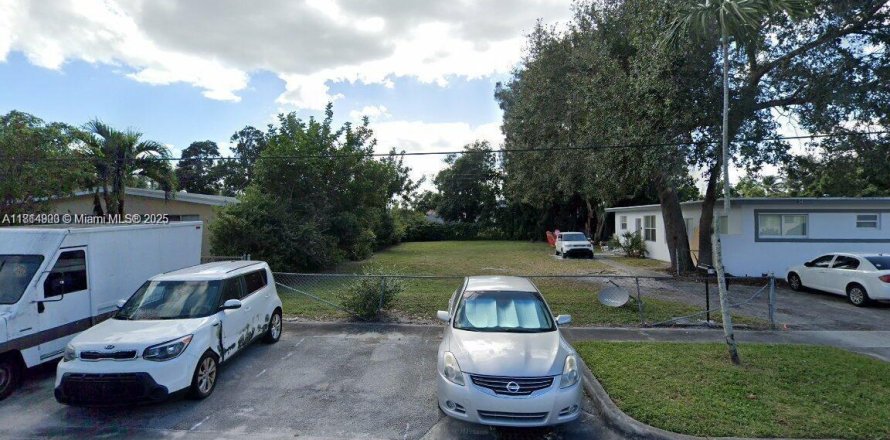 Commercial property in North Miami Beach, Florida № 1766538