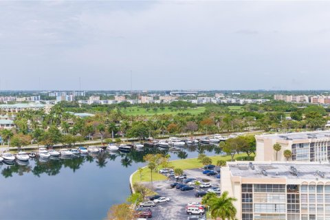 Condominio en Hallandale Beach, Florida, 2 dormitorios  № 2169385