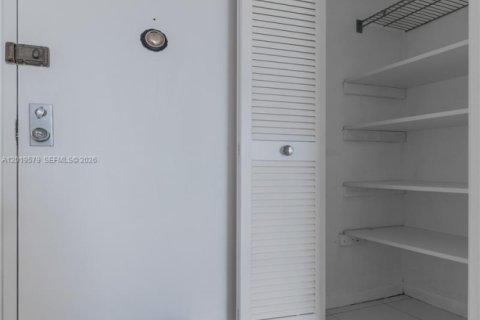 Condominio en venta en Hallandale Beach, Florida, 2 dormitorios, 130.06 m2 № 2169385 - foto 29
