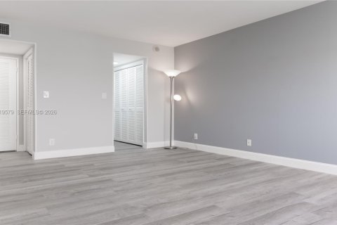 Condominio en venta en Hallandale Beach, Florida, 2 dormitorios, 130.06 m2 № 2169385 - foto 20